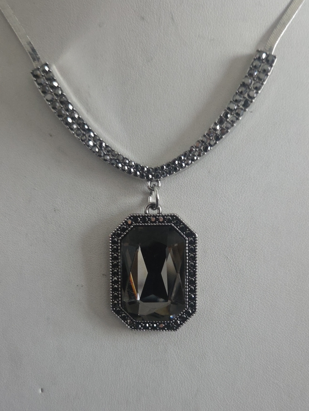 Paparazzi Fit For A Drama Queen Silver Necklace NWT